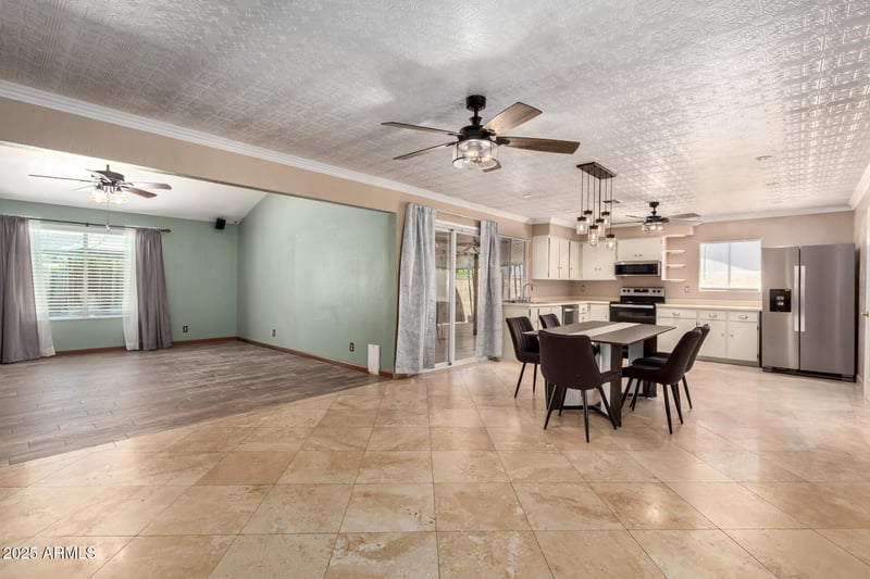 9714 55th Dr, Glendale, AZ 85302