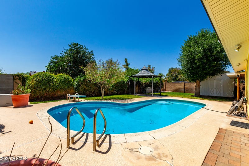 9714 55th Dr, Glendale, AZ 85302