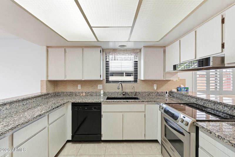 9714 Cochise Pl, Sun Lakes, AZ 85248