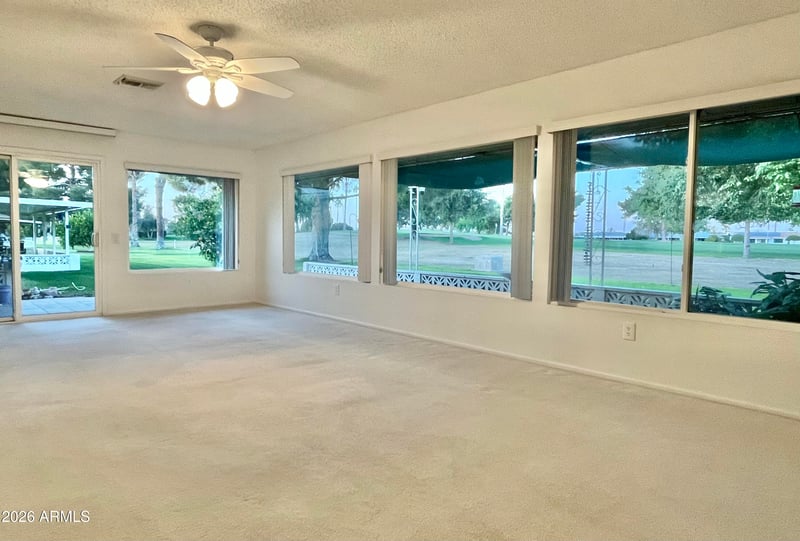 9718 Oak Ridge Dr, Sun City, AZ 85351