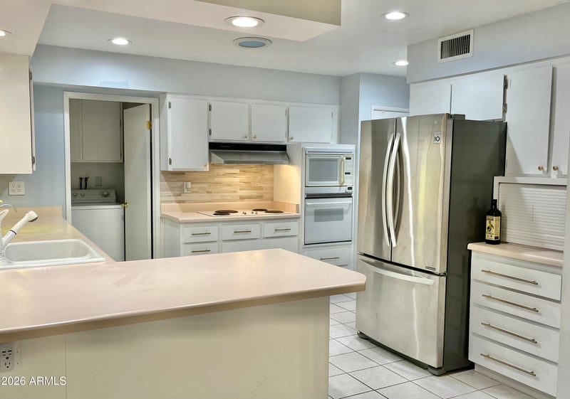 9718 Oak Ridge Dr, Sun City, AZ 85351