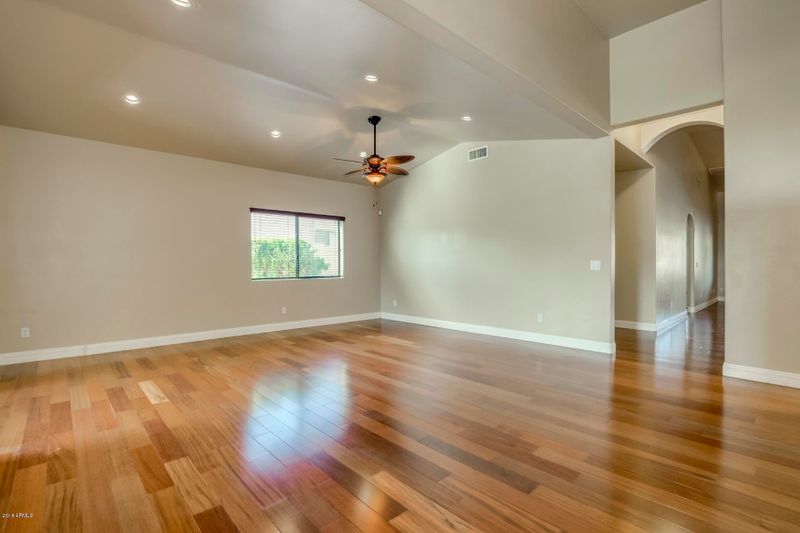 972 E Beechnut Dr, Chandler, AZ 85249