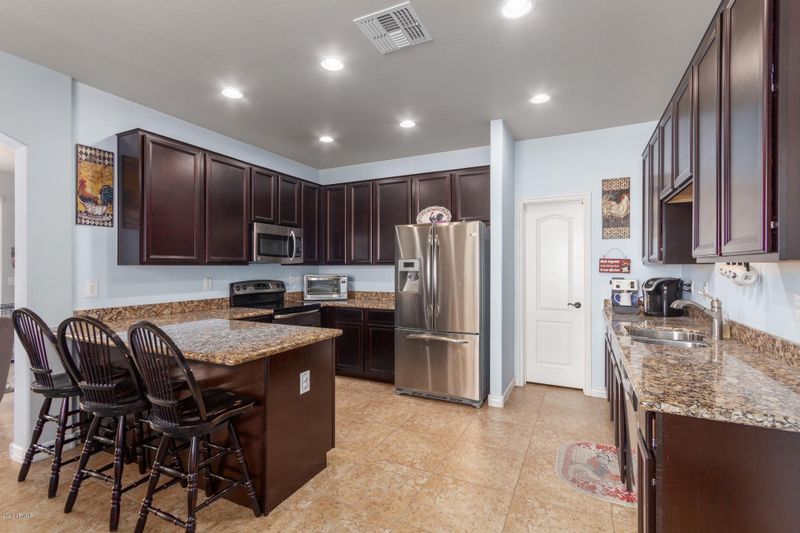 972 S Huish Dr, Gilbert, AZ 85296