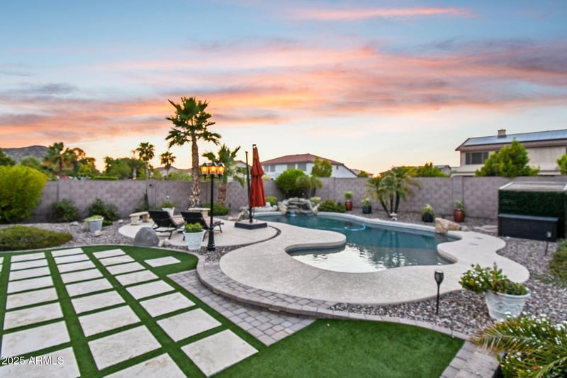 9724 Running Deer Trl, Peoria, AZ 85383