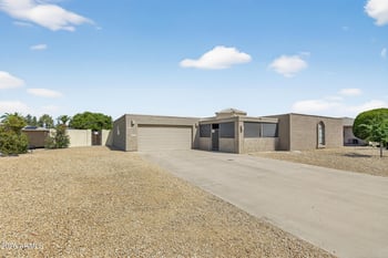 9726 Pineridge Dr, Sun City, AZ 85351