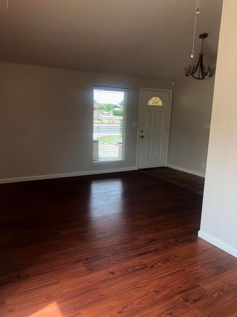 9727 N 55th Dr, Glendale, AZ 85302