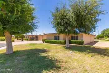 9730 Royal Ridge Dr, Sun City, AZ 85351