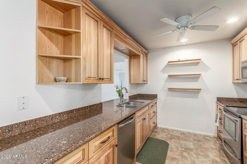 9732 W Newport Dr, Sun City, AZ 85351