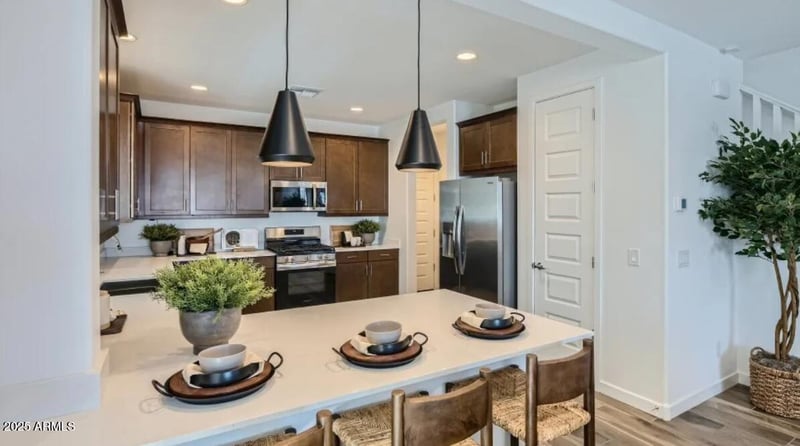 9732 Verde Ln, Phoenix, AZ 85037