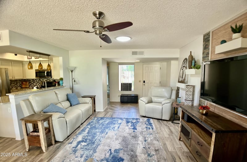 9734 Kerry Ln, Peoria, AZ 85382