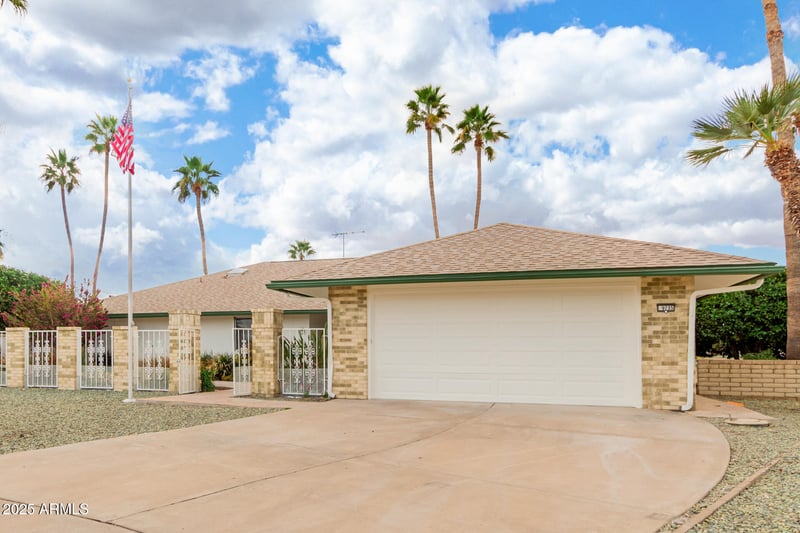 9735 Country Club Dr, Sun City, AZ 85373