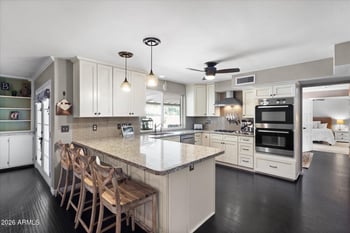 974 W Moon Valley Dr, Phoenix, AZ 85023