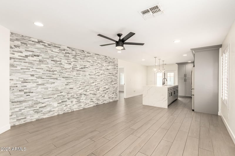 9745 Butte St, Mesa, AZ 85207