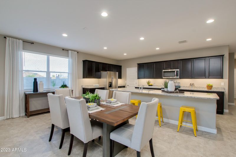 9748 S Saguaro Dr, Apache Junction, AZ 85120