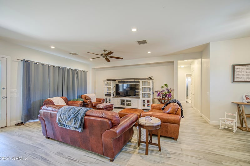 9759 Brown Rd, Mesa, AZ 85207