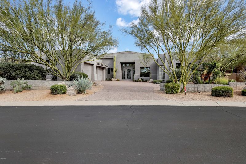 9792 E Monument Dr, Scottsdale, AZ 85262