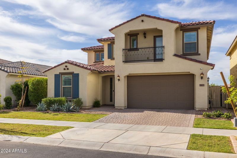 9803 E Radioactive Dr, Mesa, AZ 85212