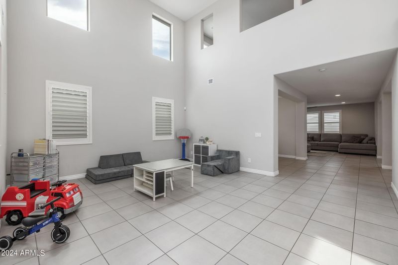 9803 E Radioactive Dr, Mesa, AZ 85212