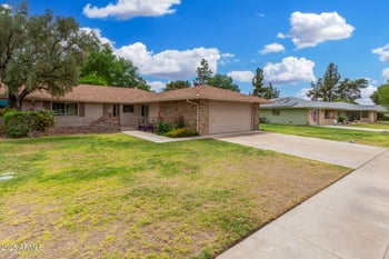 9805 Gulf Hills Dr, Sun City, AZ 85351