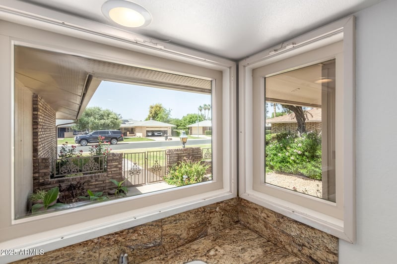 9805 Gulf Hills Dr, Sun City, AZ 85351