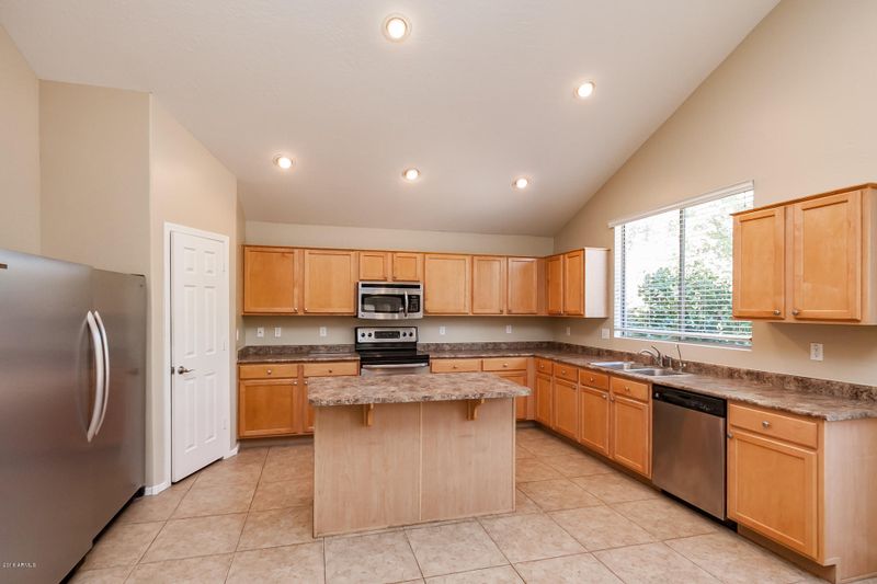 9806 E Lompoc Ave, Mesa, AZ 85209