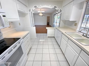 9806 Hutton Dr, Sun, AZ 85351