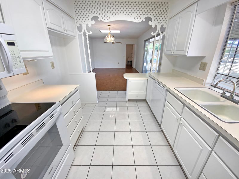 9806 Hutton Dr, Sun City, AZ 85351