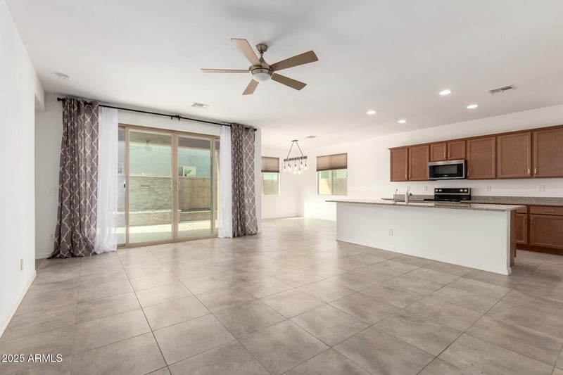 9813 Solstice Ave, Mesa, AZ 85212