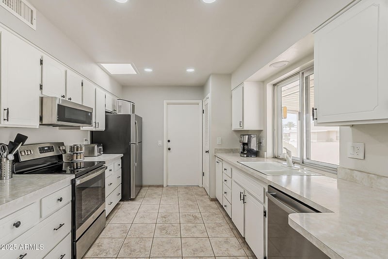9814 Long Hills Dr, Sun City, AZ 85351
