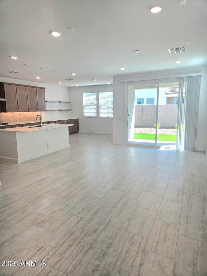 9816 11th Pl, Phoenix, AZ 85042