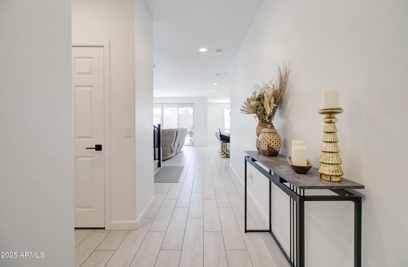 9817 Sunspot Dr, Mesa, AZ 85212
