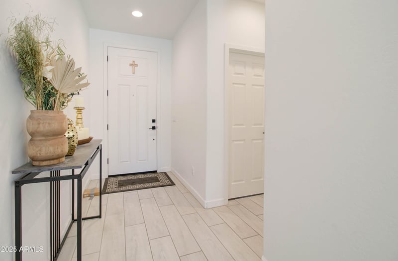 9817 Sunspot Dr, Mesa, AZ 85212