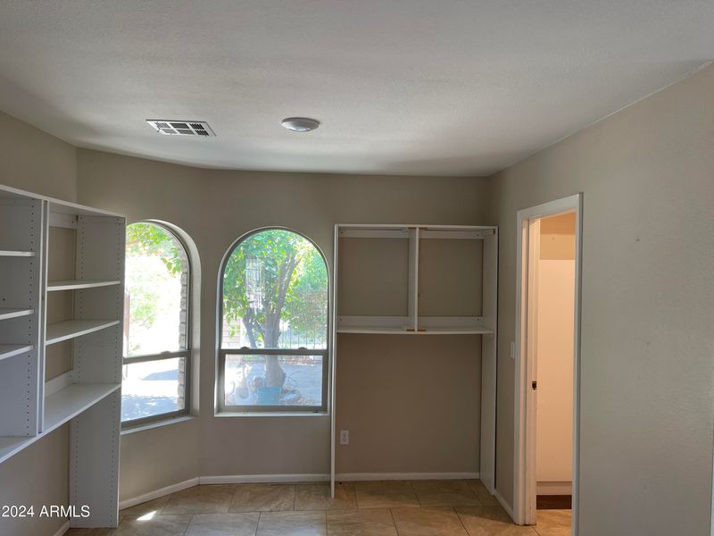 9818 N 43rd Dr, Glendale, AZ 85302