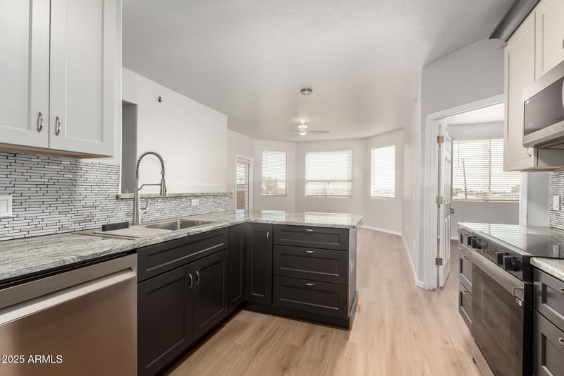 9820 Central Ave #130, Phoenix, AZ 85020