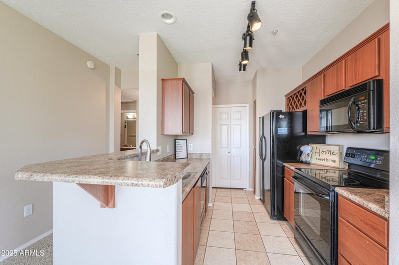 9820 Central Ave #212, Phoenix, AZ 85020