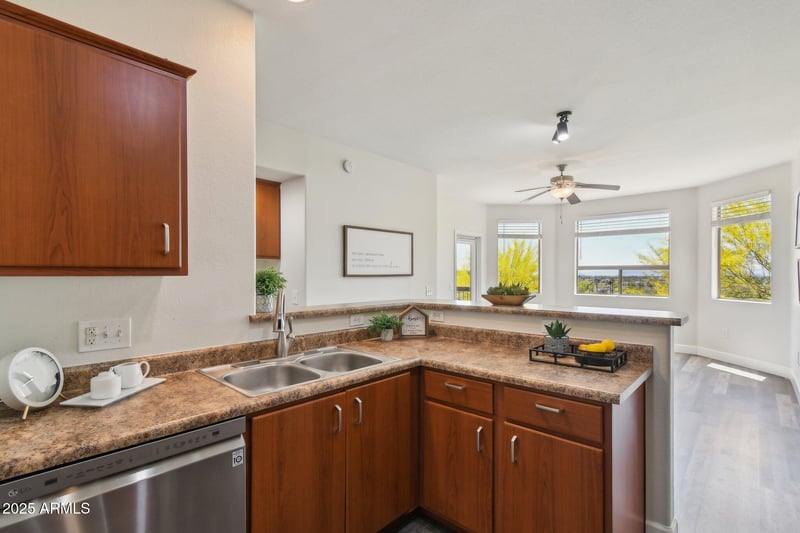 9820 Central Ave #234, Phoenix, AZ 85020
