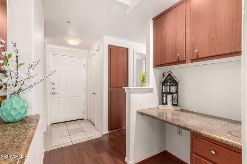9820 Central Ave #307, Phoenix, AZ 85020