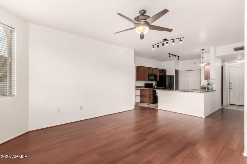 9820 Central Ave #307, Phoenix, AZ 85020