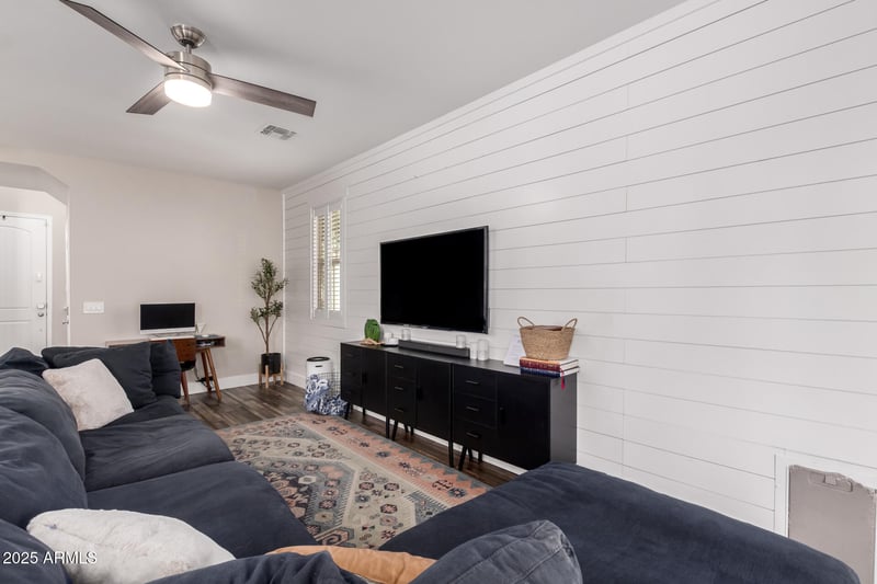 9821 Kinetic Dr, Mesa, AZ 85212