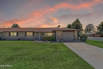 9821 Pleasant Valley Rd, Sun City, AZ 85351