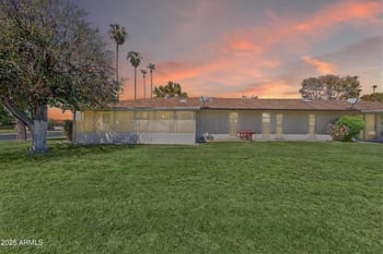 9821 Pleasant Valley Rd, Sun City, AZ 85351