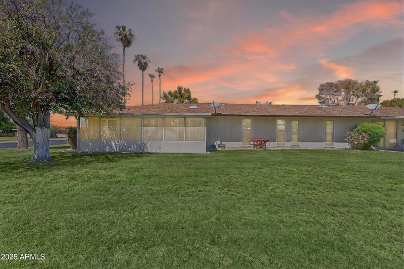9821 Pleasant Valley Rd, Sun City, AZ 85351