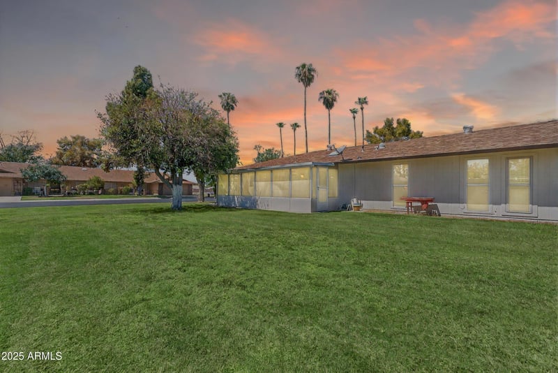 9821 Pleasant Valley Rd, Sun City, AZ 85351