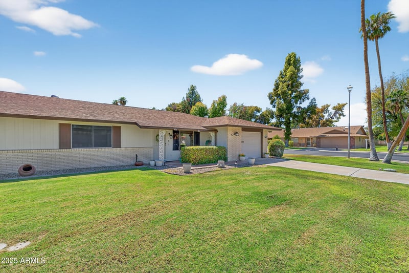 9821 Pleasant Valley Rd, Sun City, AZ 85351
