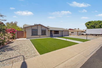 9822 47th Dr, Glendale, AZ 85302