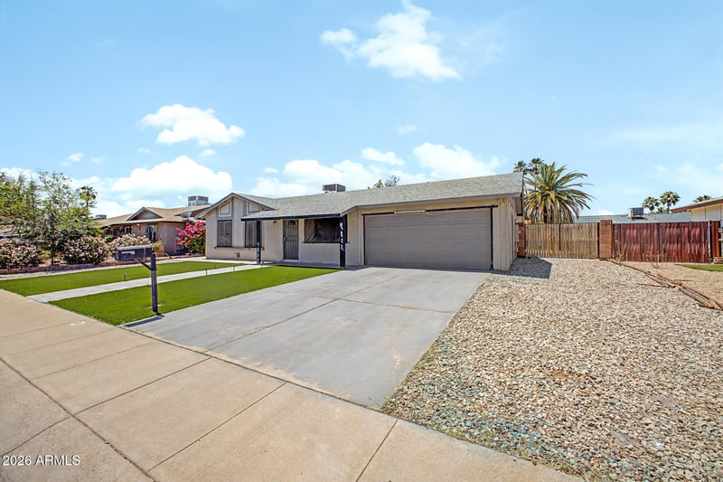 9822 47th Dr, Glendale, AZ 85302