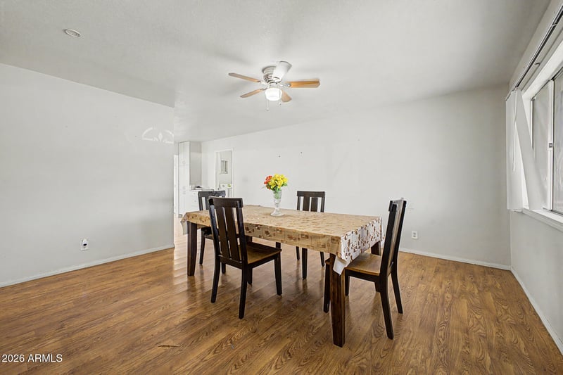 9822 47th Dr, Glendale, AZ 85302