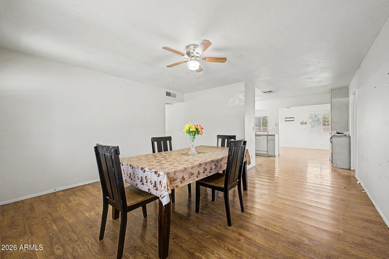 9822 47th Dr, Glendale, AZ 85302