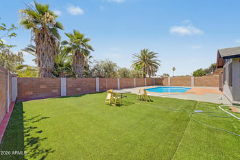 9822 47th Dr, Glendale, AZ 85302