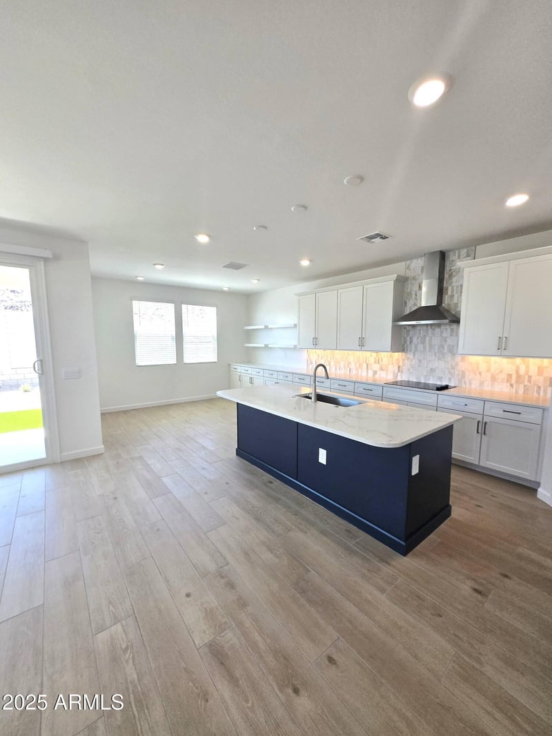 9823 11th St, Phoenix, AZ 85042